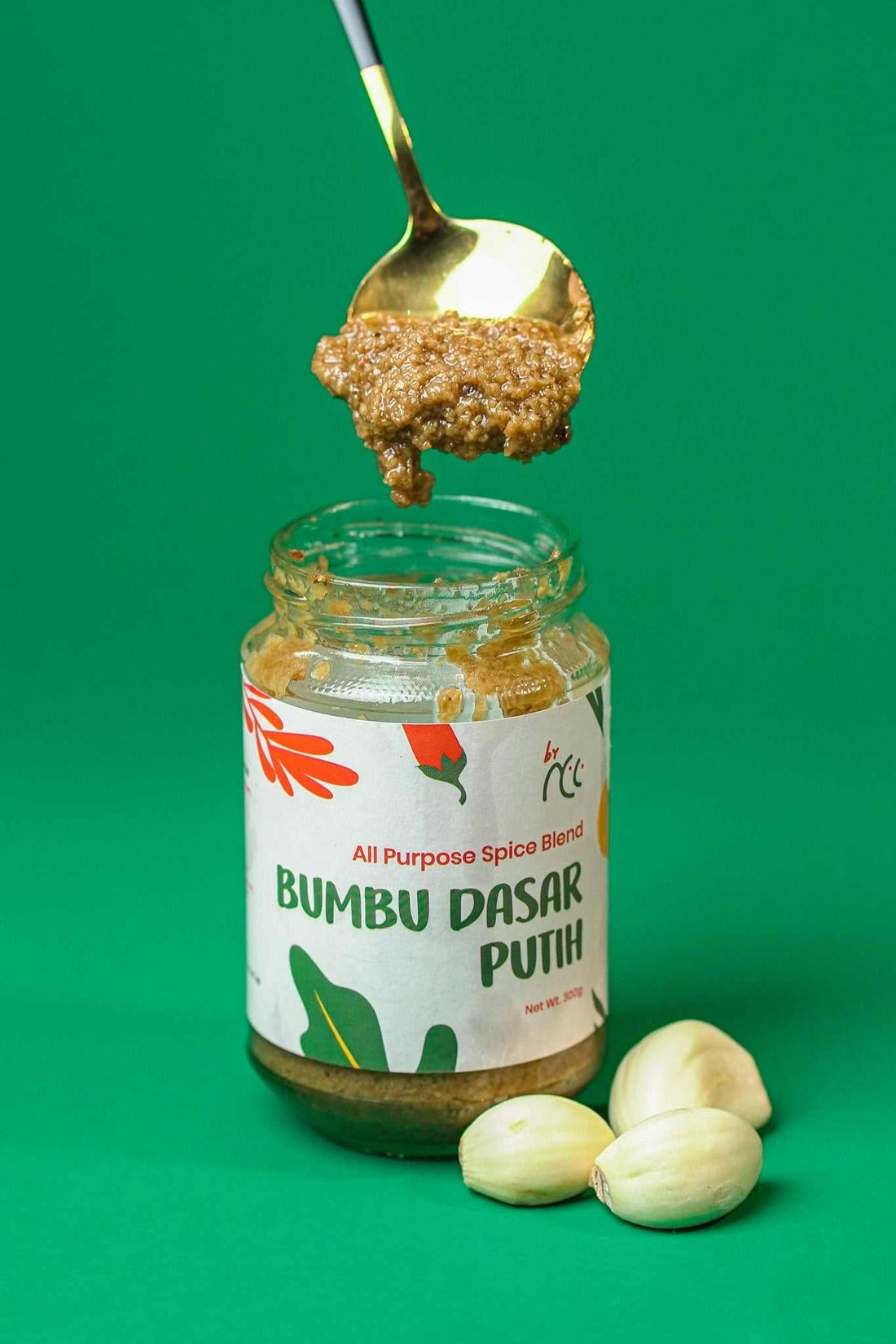 Close-up of Bumbu Dasar Putih, a traditional Indonesian white seasoning with garlic, shallots, and ginger ingredients